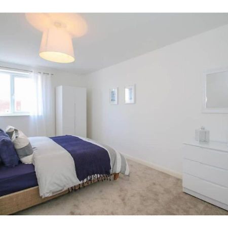 3 Bedroom Beautiful Apartment Manchester Exterior photo