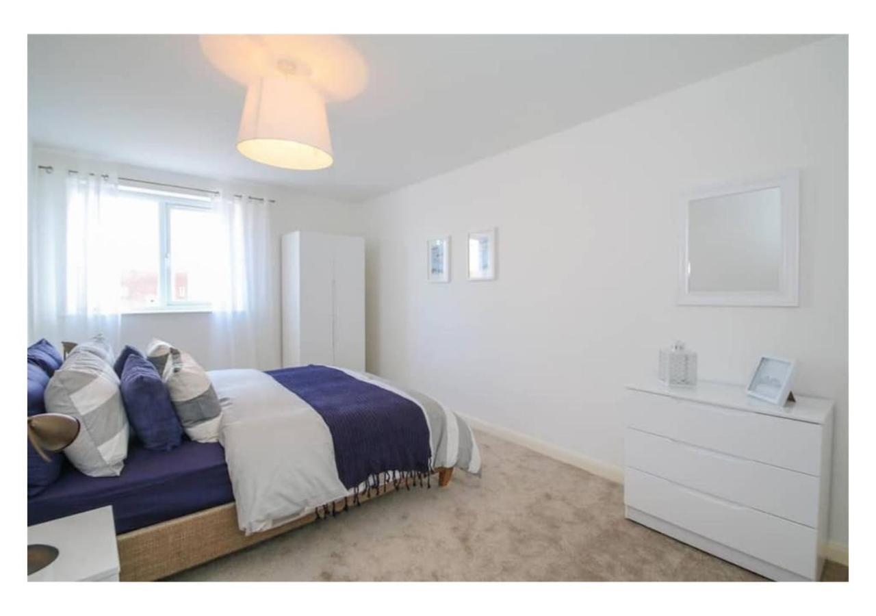 3 Bedroom Beautiful Apartment Manchester Exterior photo